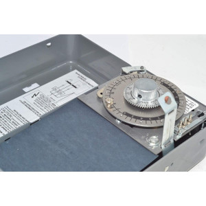 Defrost Timer Paragon 220V/60Hz D80-8045-20ex Time-Time Commercial Defrost Controls designed for commercial freezers and refrigerators to provide automatic defrost capability
