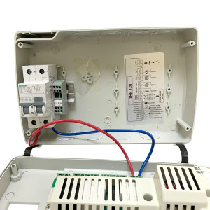 Control Box The120 220v/1ph/50-60hz IP65
Braker Siemens 5SU9 356 RCBO C25, 2 x Sensor NTC
5 Output, 2 Sensor Input, 3 Digital Input, RS485. Max 25Amps